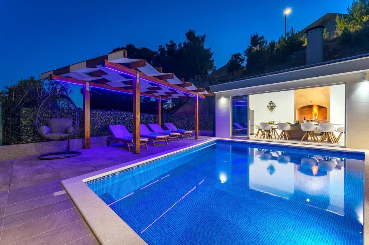 Villa Matan - Only 200M From The Sandy Beaches, Private 28M2 Pool Omiš Buitenkant foto