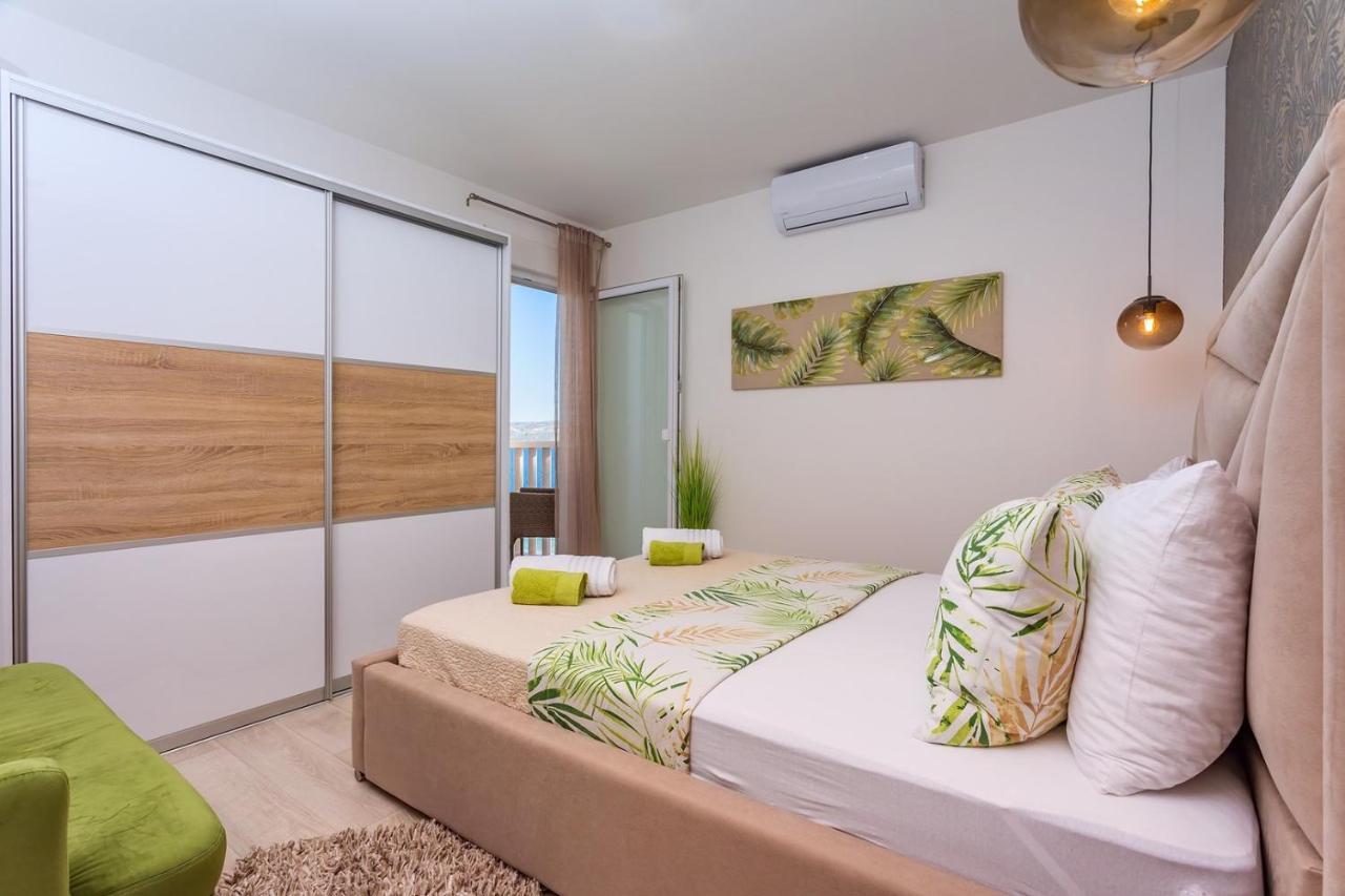 Villa Matan - Only 200M From The Sandy Beaches, Private 28M2 Pool Omiš Buitenkant foto