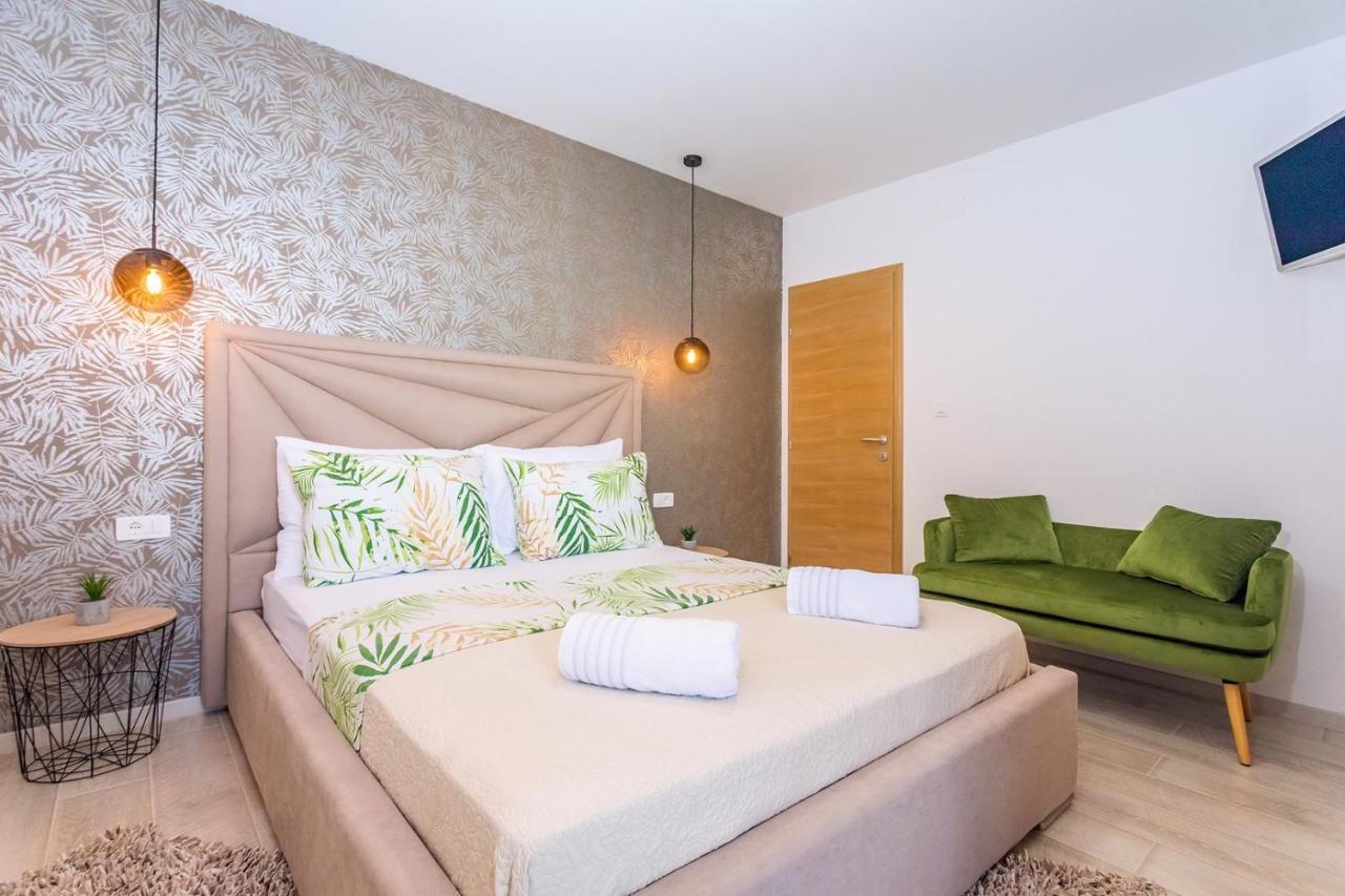 Villa Matan - Only 200M From The Sandy Beaches, Private 28M2 Pool Omiš Kamer foto